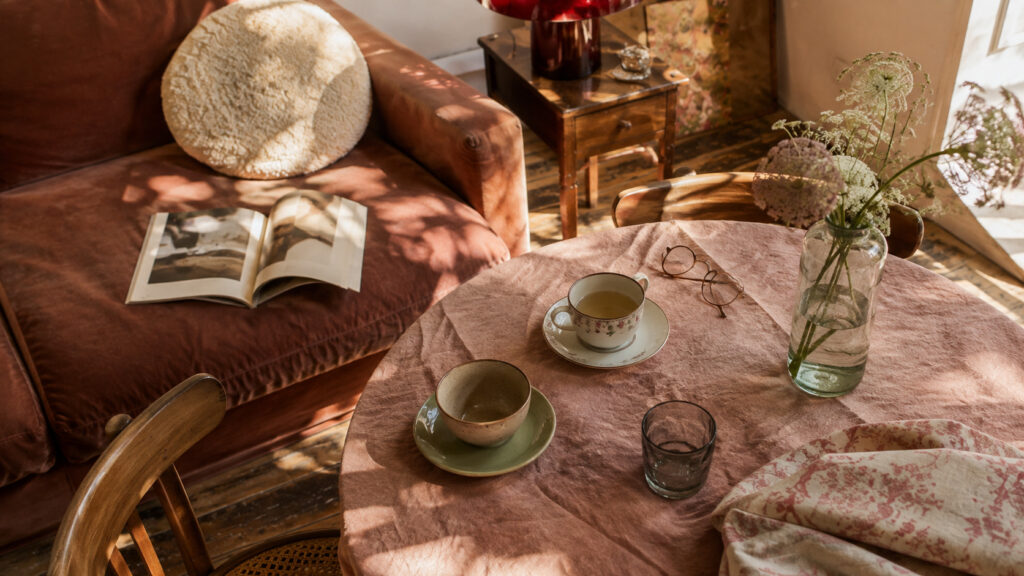 Grandma chic : adopter la nostalgie sans effet musée – mobilier, lumière et couleurs