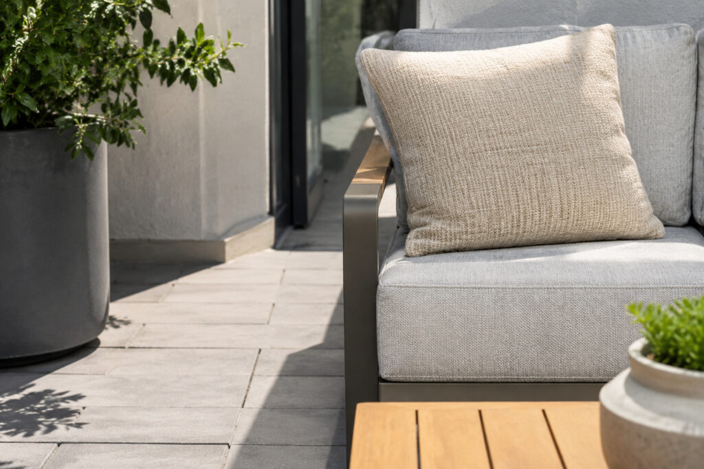 Concevoir un patio contemporain aussi beau que durable : vue d’ensemble