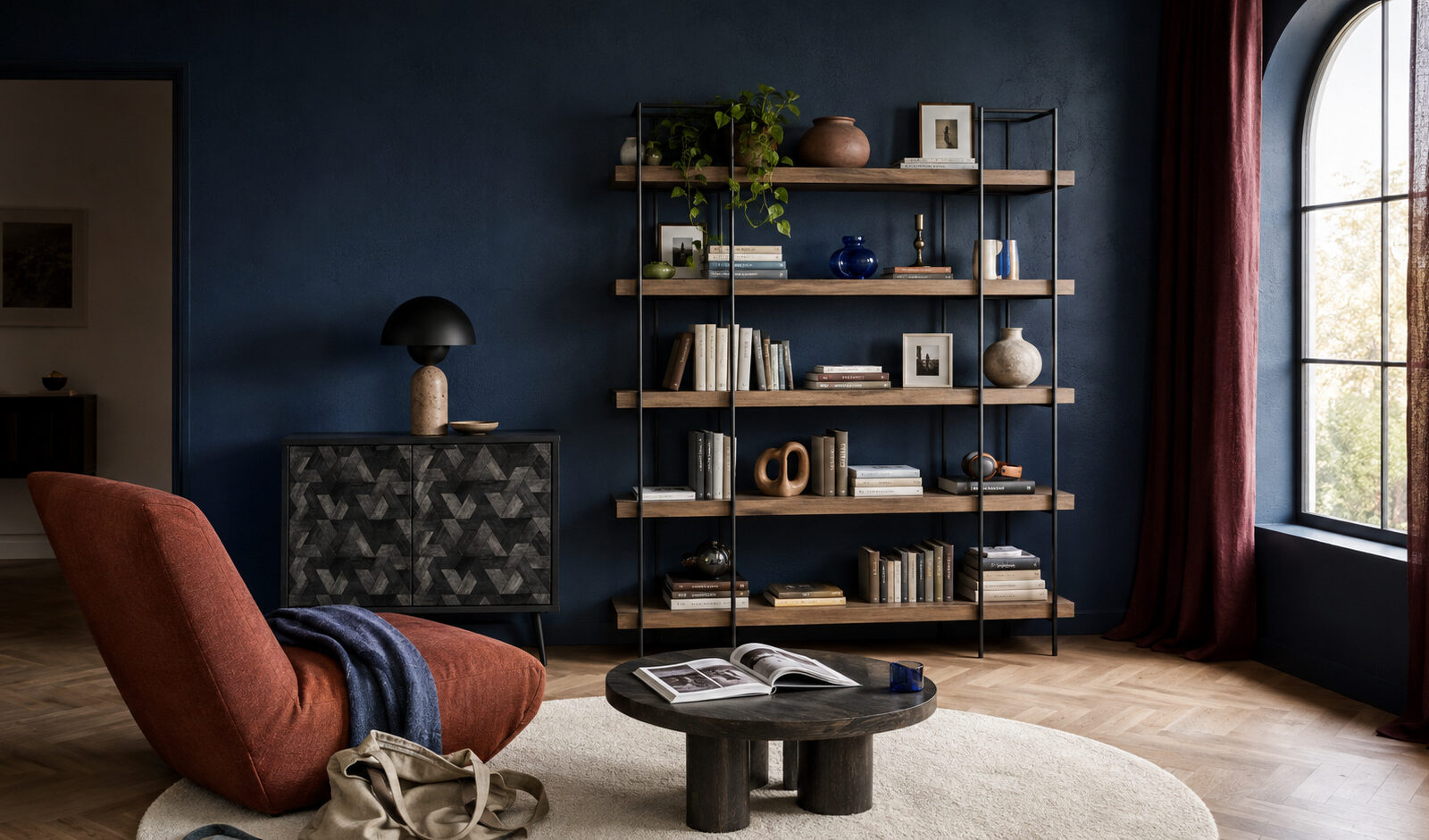 Maximalisme maîtrisé : exposer ses objets sans désordre, inspiration salon